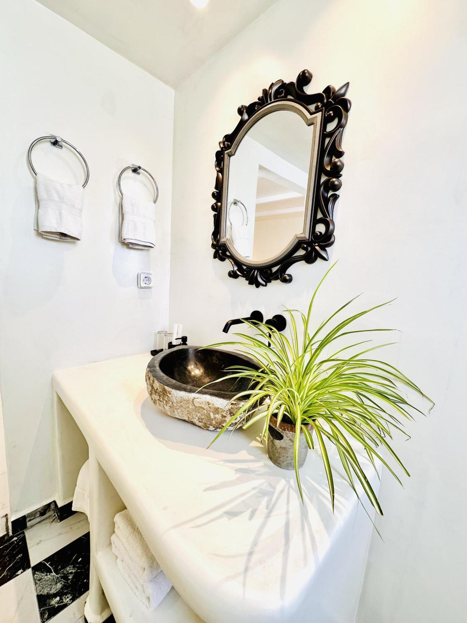 Arlene Boutique